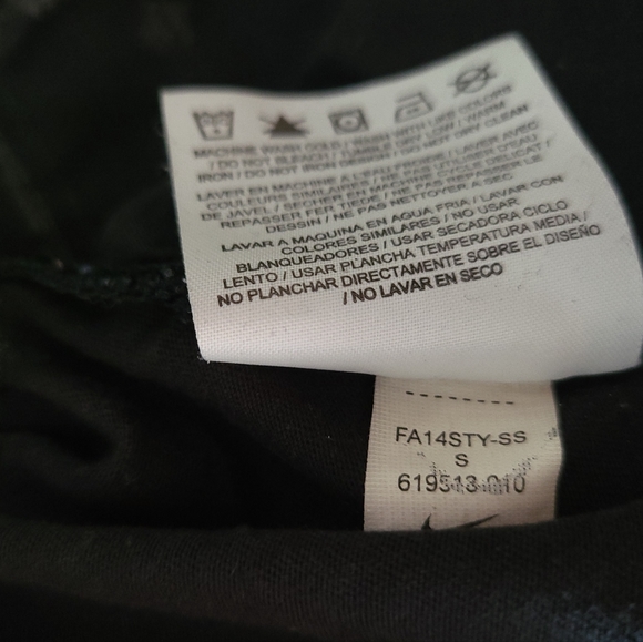 Nike - Black V-Neck T-Shirt - Size S - Picture 7 of 7